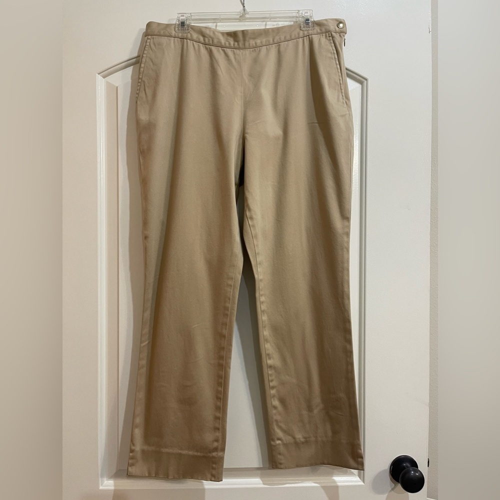 Lauren Ralph Lauren khaki pants. Side zip and button closure. Front slant pocket